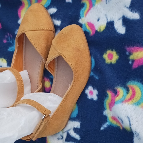 Old Navy NWOT Toddler's Ankle Wrap Mustard Color Sandals - Picture 3 of 6